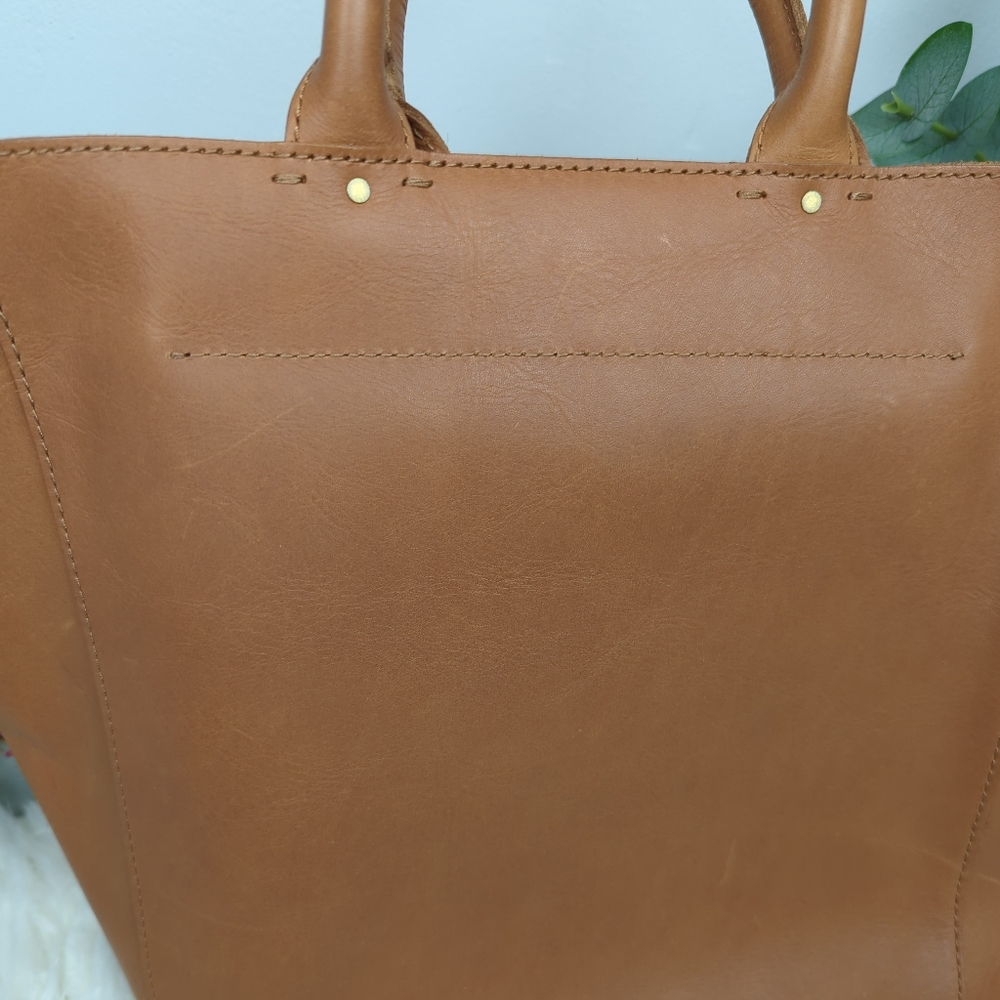 ❗SOLD❗ Madewell | The Abroad Tote | Desert Camel - Picture 9 of 14